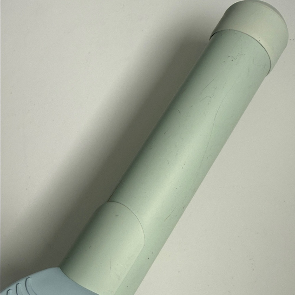 Beachwaver S1.25 Curling Iron - Picture 4 of 8